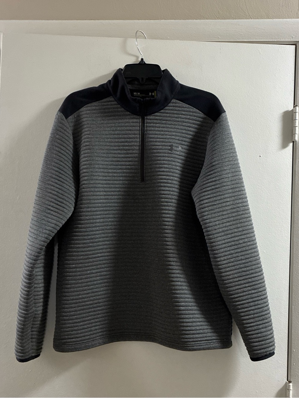 Under Armour Men's Gray Ribbed‎ Quarter-Zip Loose Sweatshirt with Black Yoke